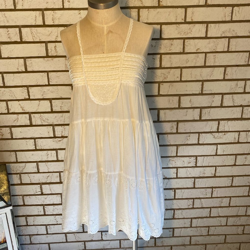 Jet Collection / cream colored spaghetti strap top.   Sz L